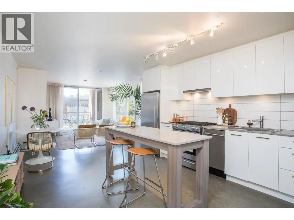 307 231 E Pender Street, Vancouver