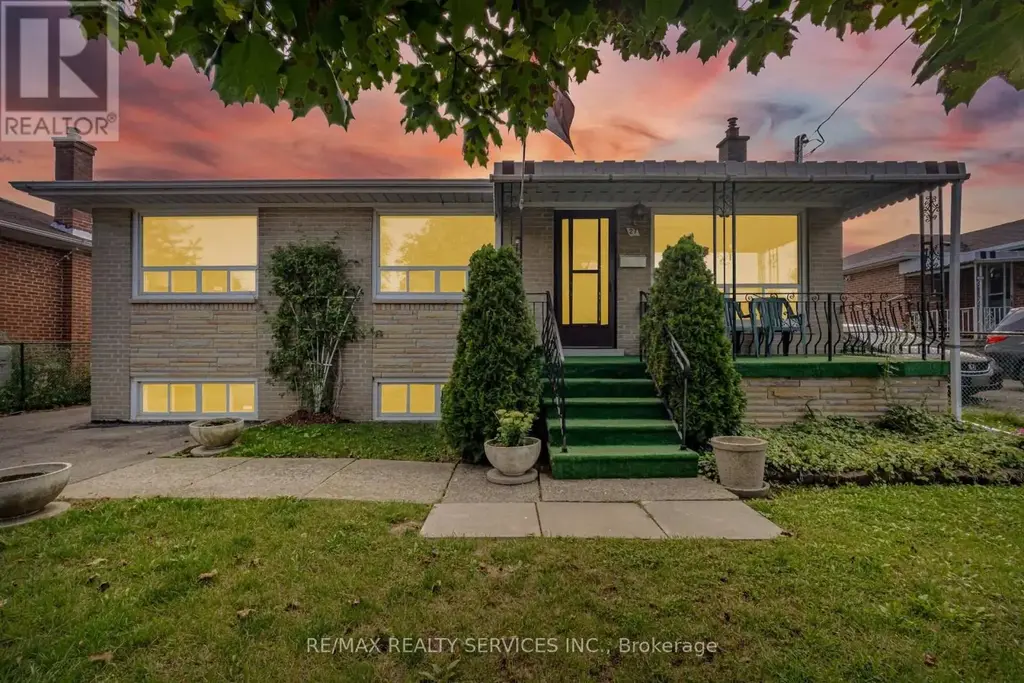 27 Edgemont Drive, Brampton (Brampton North)