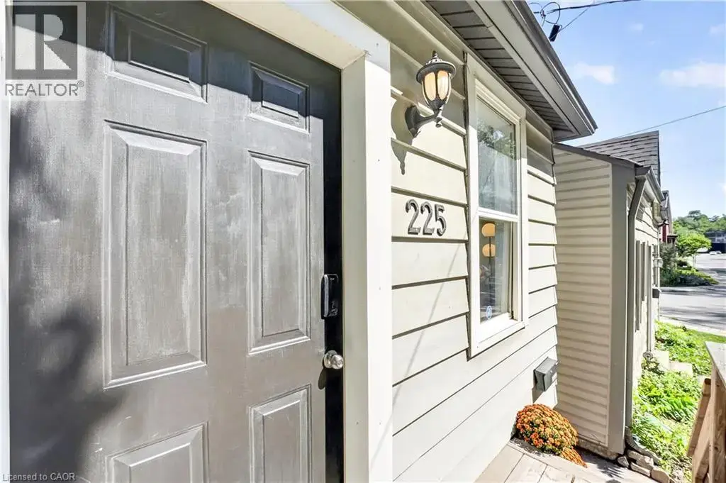 225 Charlton Avenue E, Hamilton
