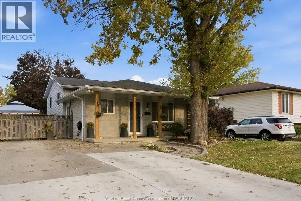 3792 Byng Rd, Windsor