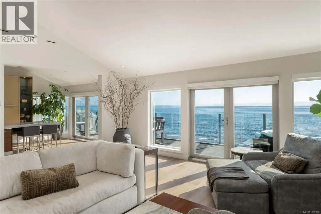 5039 Cordova Bay Rd, Saanich