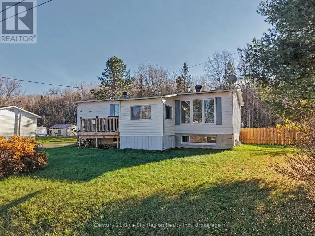 18 Maple Street, West Nipissing (Field)