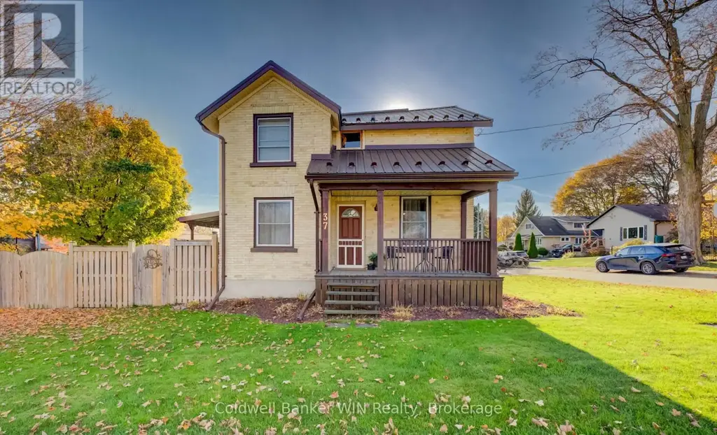 37 Queen Street N, Minto