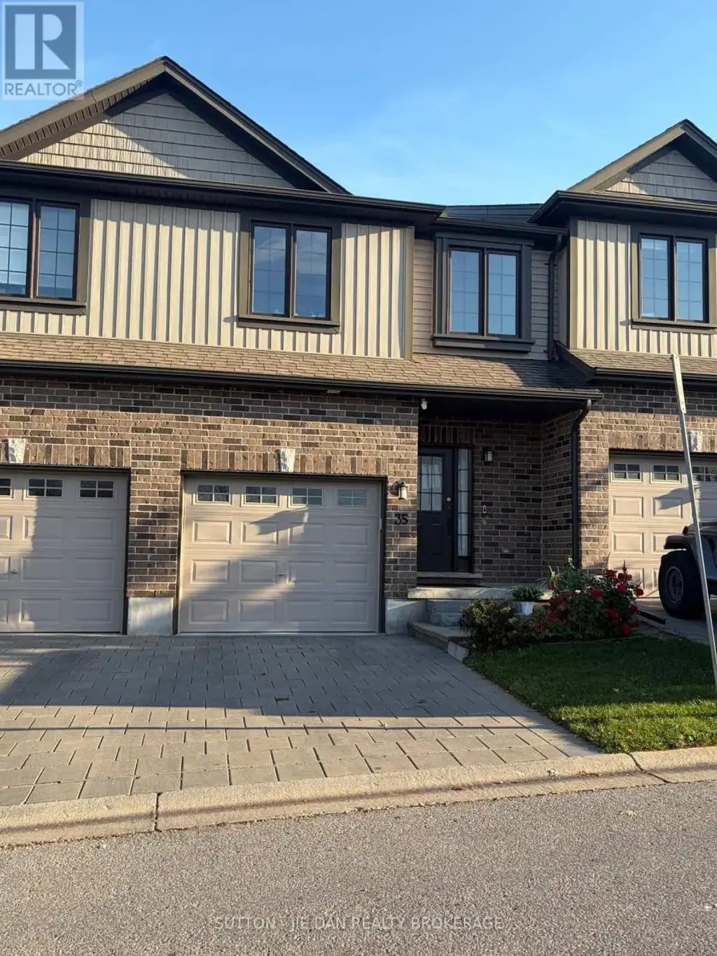 35 - 1030 Oakcrossing Gate, London North (North M)
