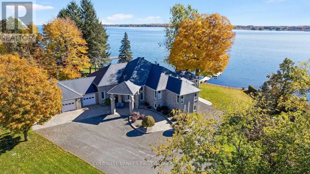 987 1000 Islands Parkway, Leeds and the Thousand Islands