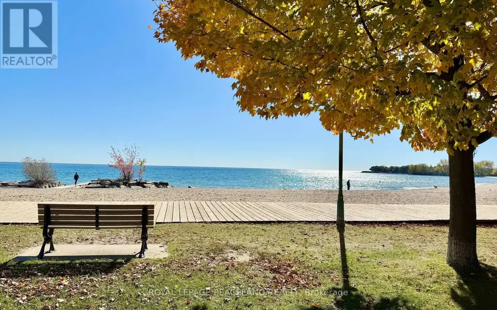 5 Herbert Avenue, Toronto (The Beaches)