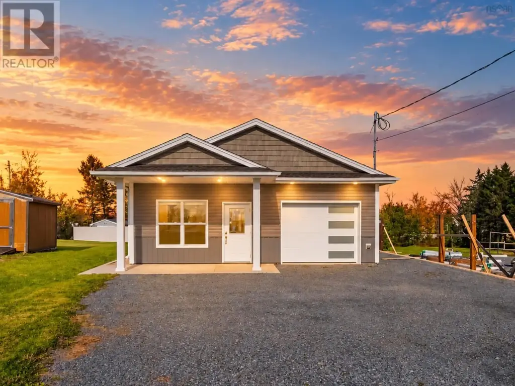 8 Main Street E, Stewiacke