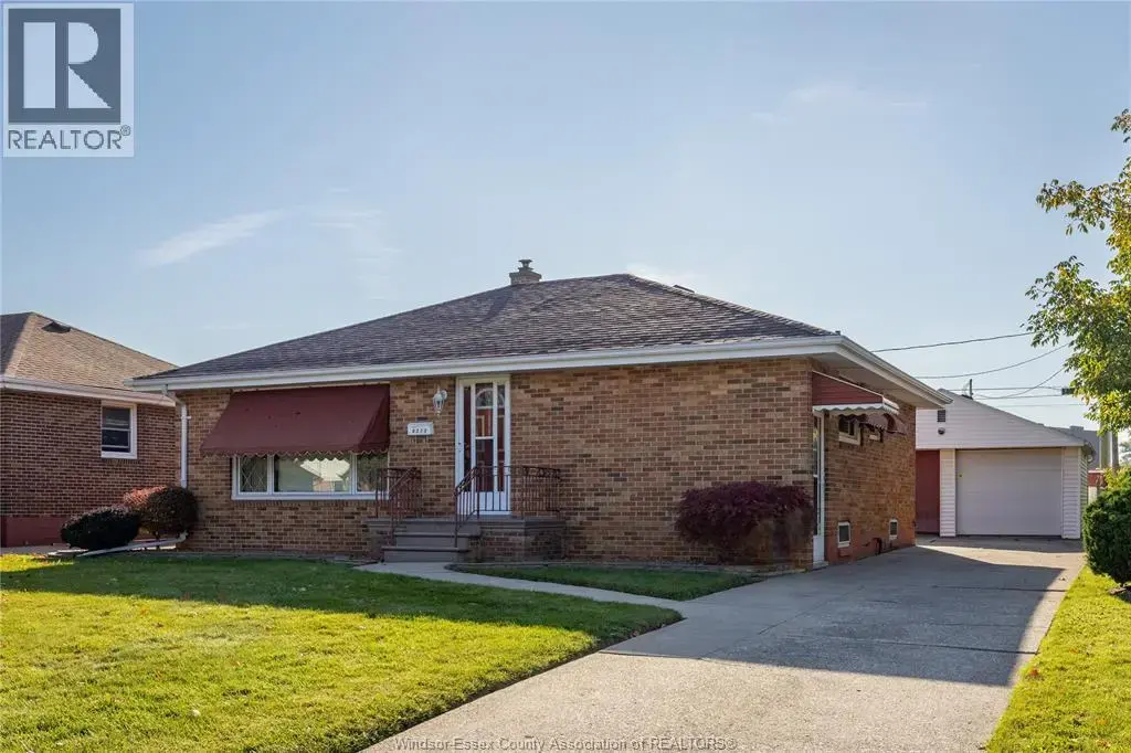 8273 Menard, Windsor