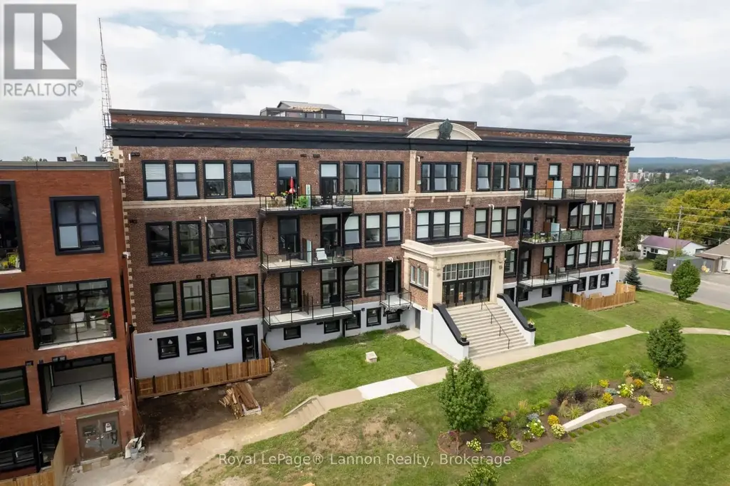 3218 - 96 High Street N, Thunder Bay (College Heights)