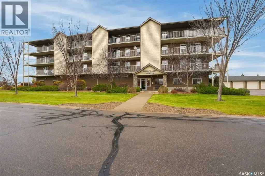 207 2 18th Street E, Battleford