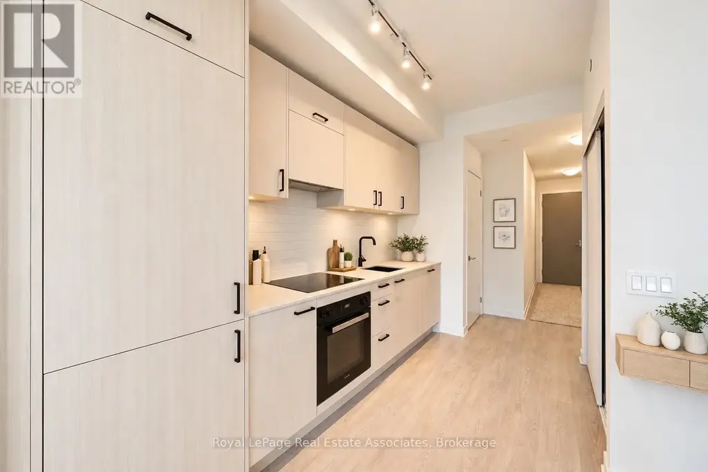 1004 - 1 Quarrington Lane, Toronto (Banbury-Don Mills)