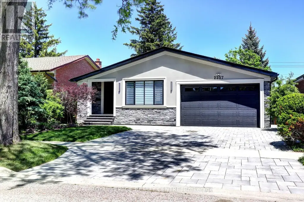 2257 Springfield Court, Mississauga (Sheridan)