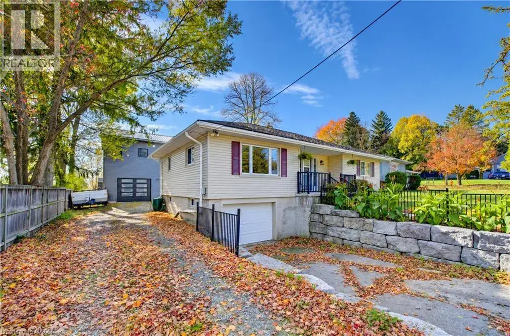 1026 Doering Street, Wellesley