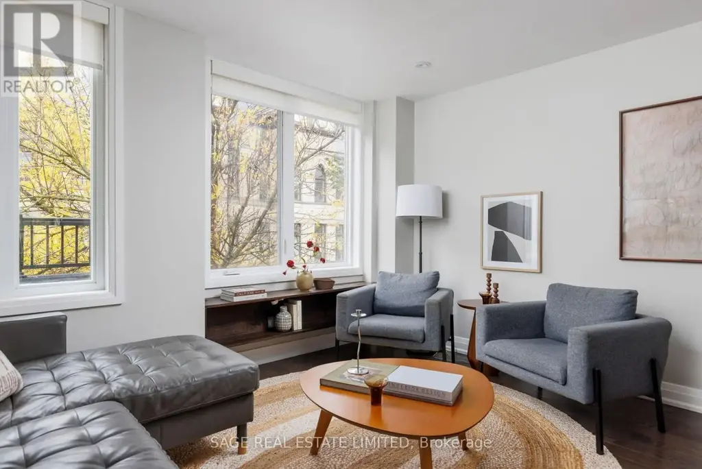 Th06 - 140 Bathurst Street, Toronto (Niagara)