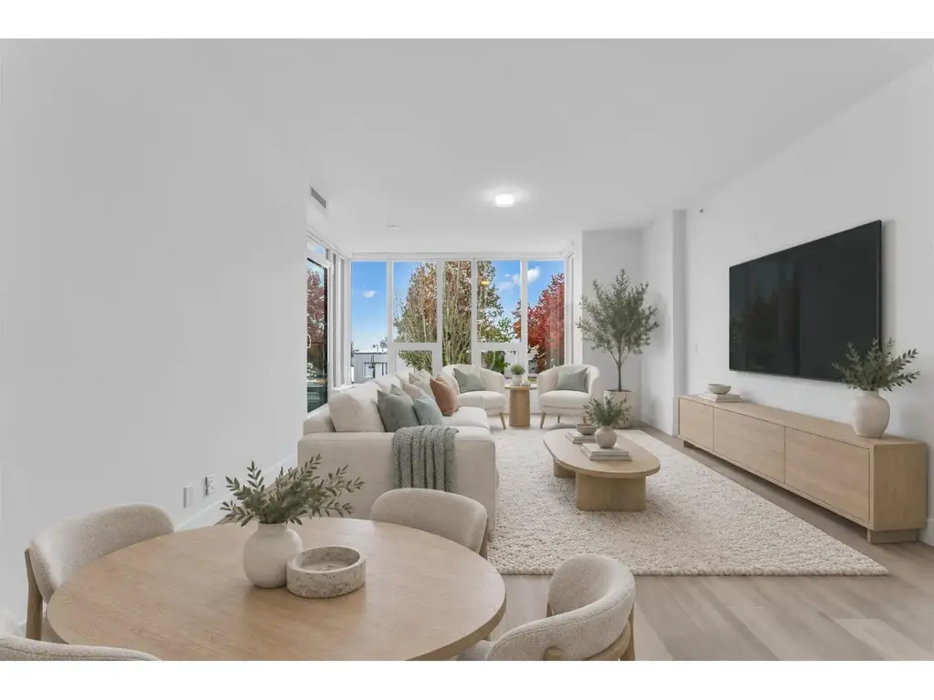211 1342 Johnston Road, White Rock