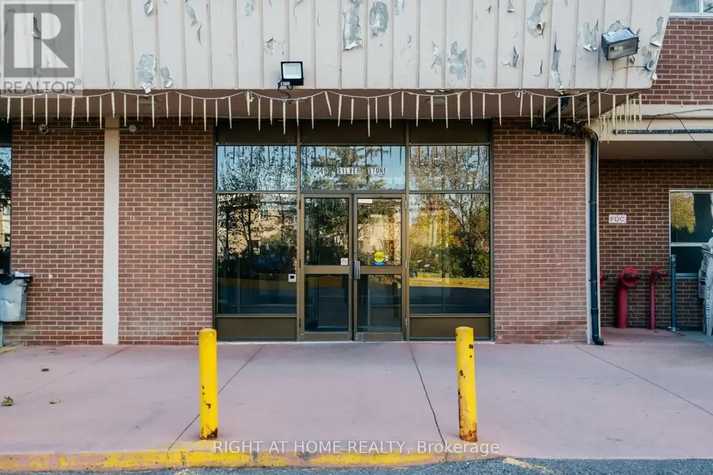 405 - 49 Silverstone Drive, Toronto (Mount Olive-Silverstone-Jamestown)