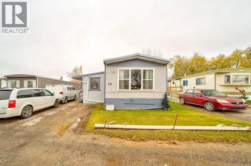29, 895 Elizabeth Street, Pincher Creek