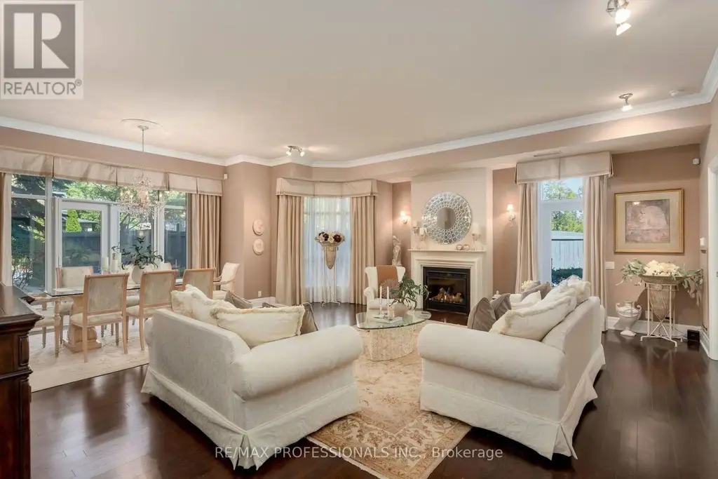 108 - 9 Burnhamthorpe Crescent, Toronto (Islington-City Centre West)
