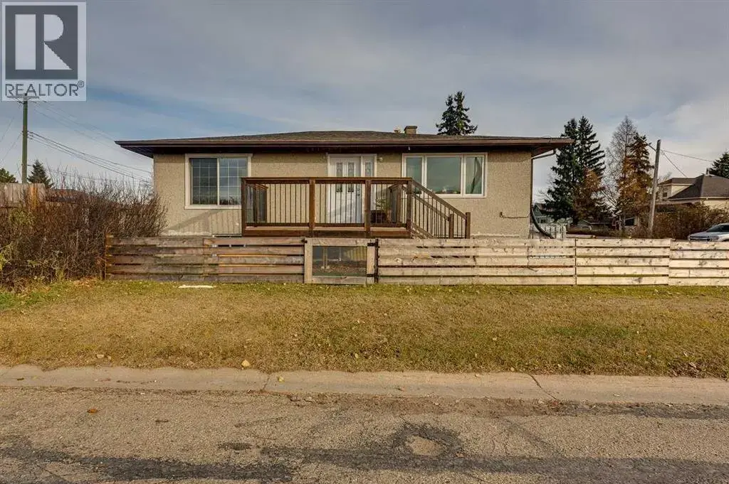 5736 45 Avenue, Lacombe