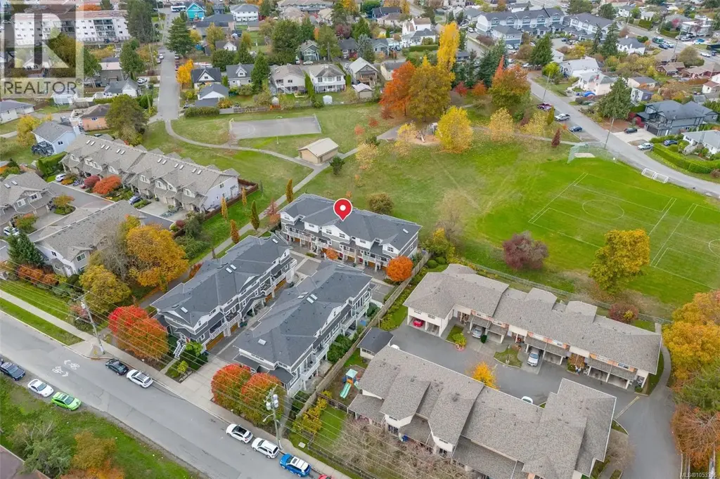 8 3356 Whittier Ave, Saanich