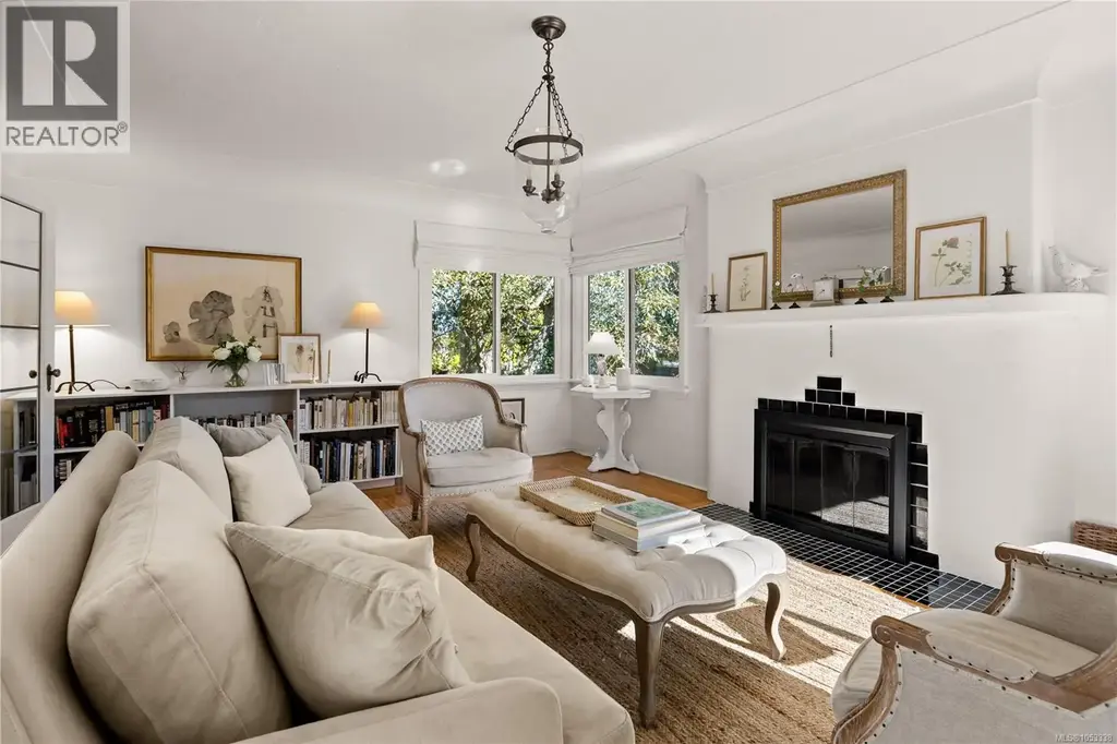 741 Cowper St, Saanich