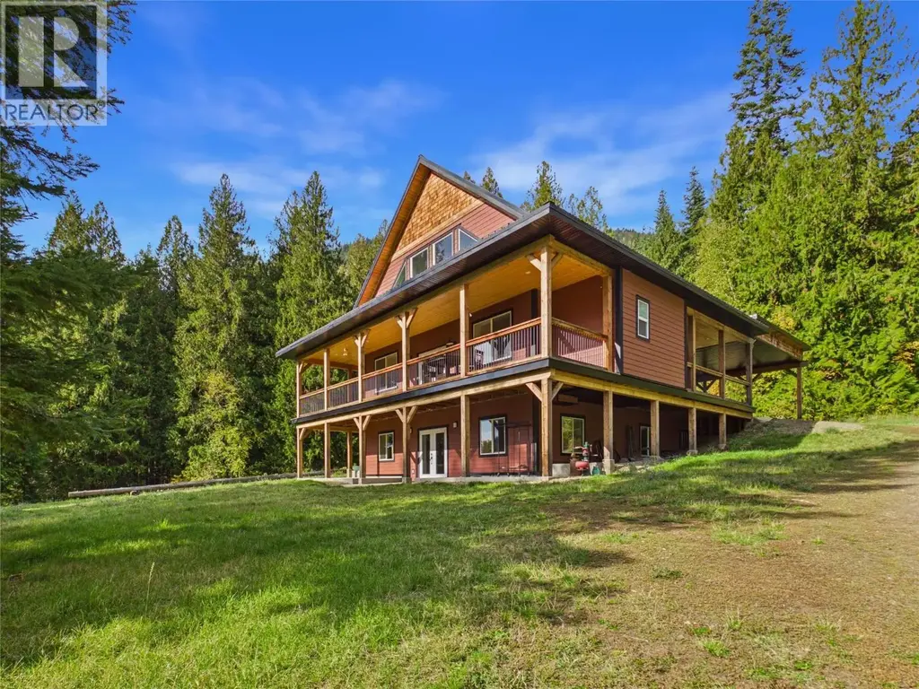 8774 Highway 6 Highway, Salmo