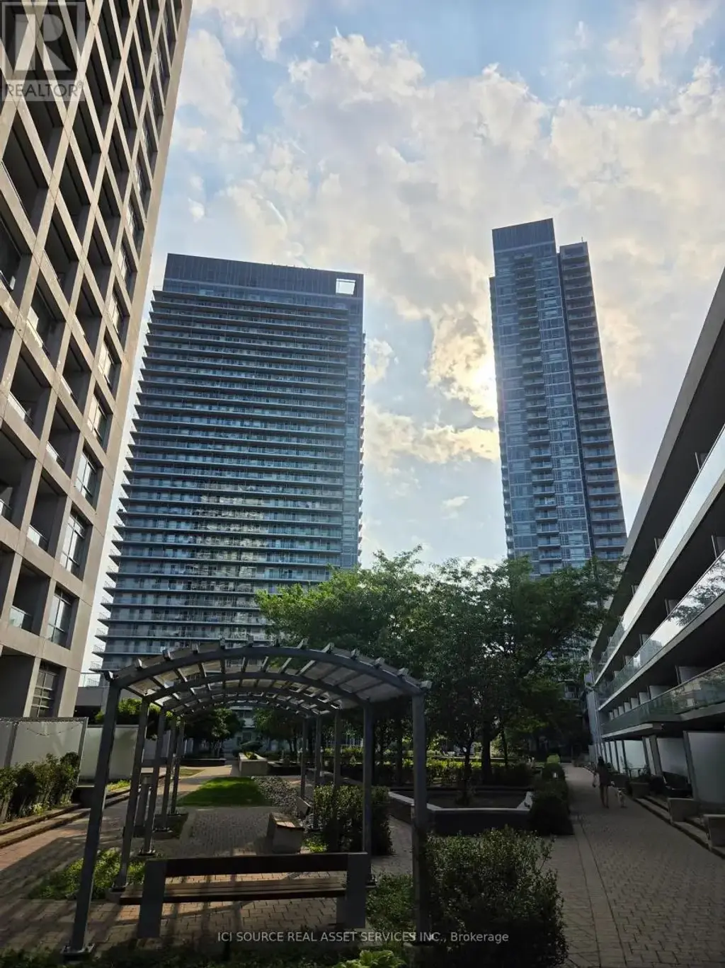 221 - 2035 Sheppard Avenue E, Toronto (Henry Farm)