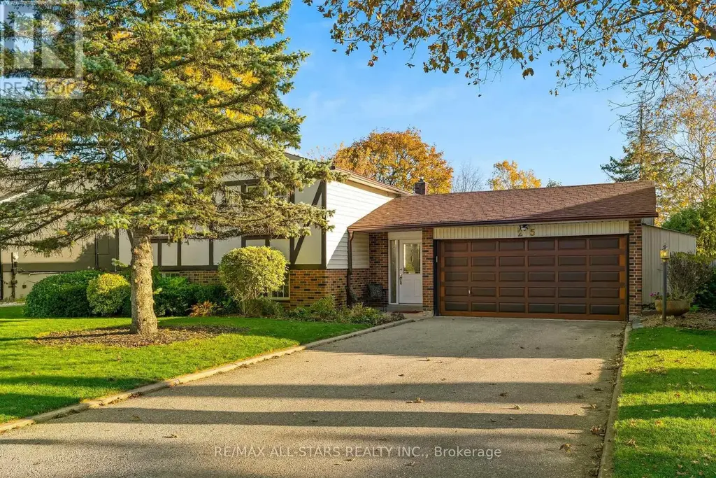 25 Captain Rolph Boulevard, Markham (Markham Village)