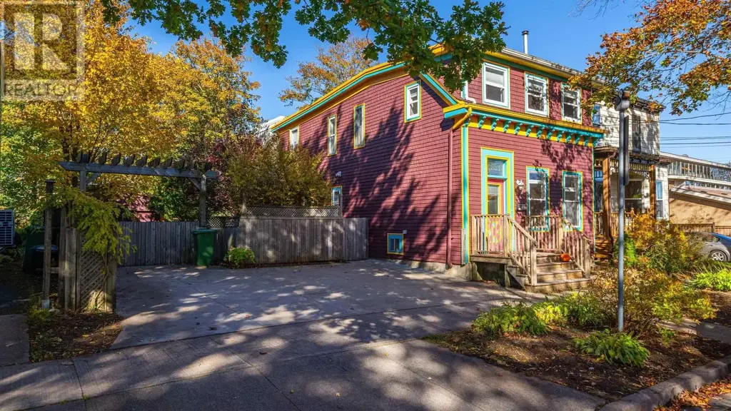 6253 Summit Street, West End
