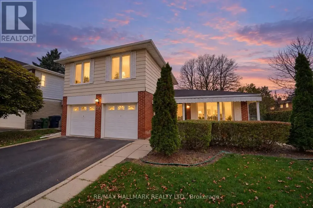21 Queenscourt Drive, Toronto (Tam O'Shanter-Sullivan)