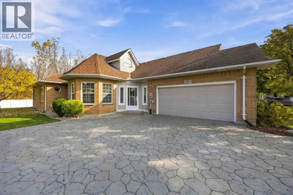 27 Michael Snow Court, Sarnia