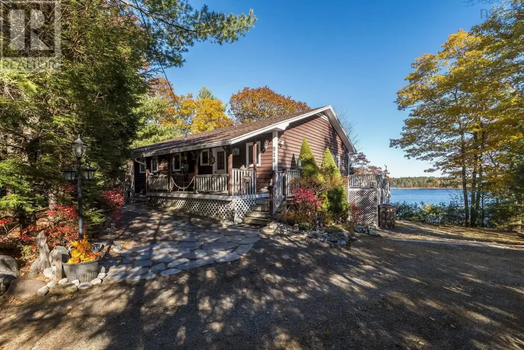928 Salmon Bay Drive, Greenfield