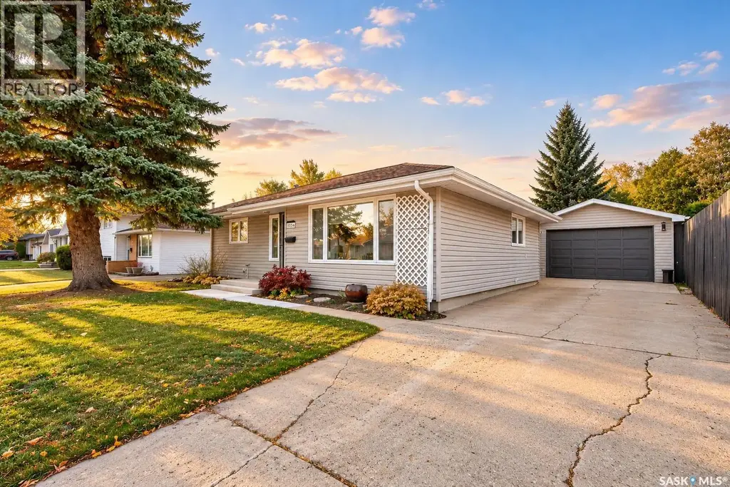 1056 Simcoe Street, Moose Jaw