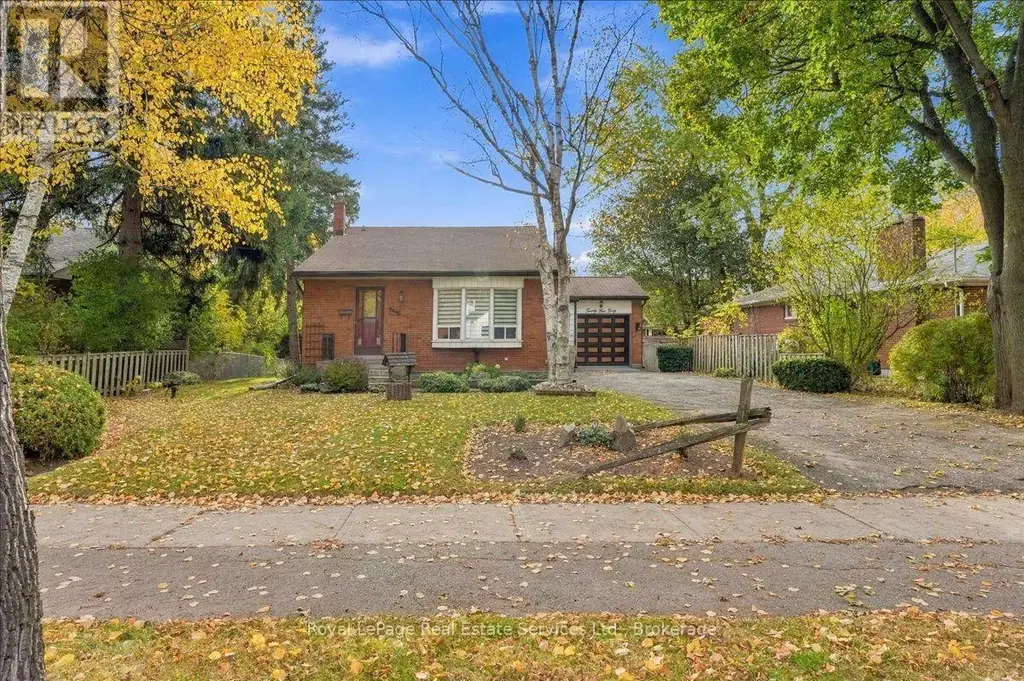 2440 Rebecca Street, Oakville (BR Bronte)