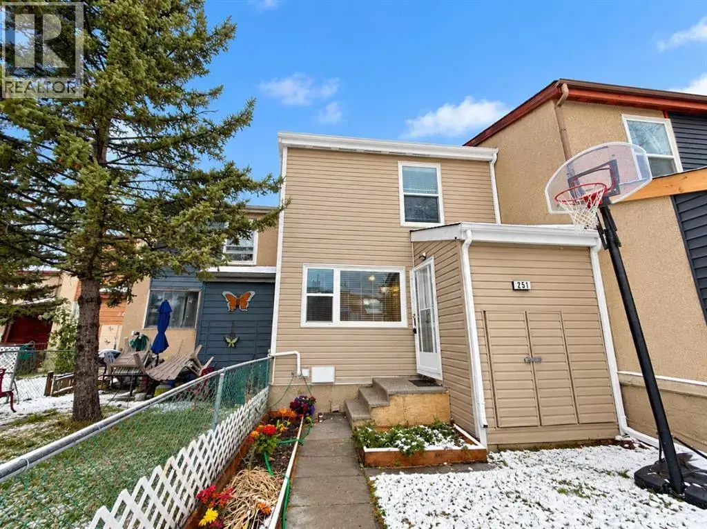 251 Pensville Close Se, Calgary