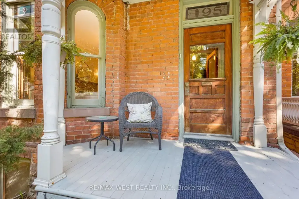195 Dunn Avenue, Toronto (South Parkdale)
