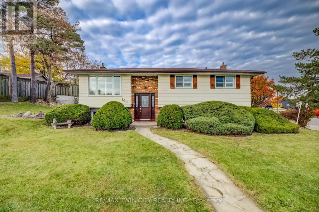 100 Moffat Drive, Cambridge