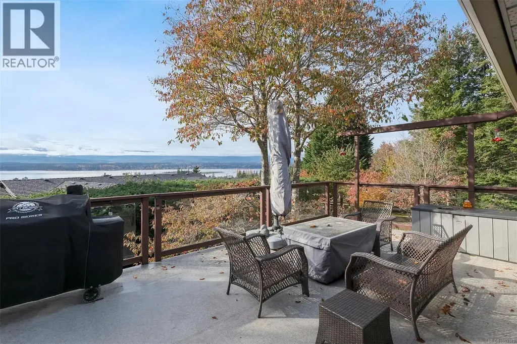 1225 Walter Gage St, Comox