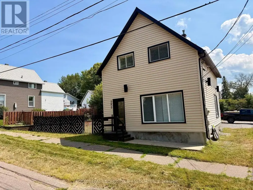 202 Irving Street, Pembroke