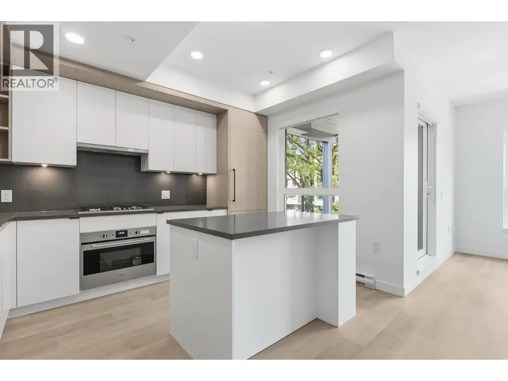 203 2268 E Broadway, Vancouver