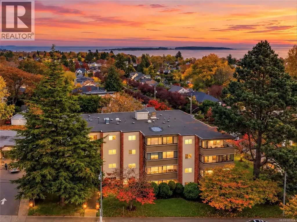 302 2535 Cadboro Bay Rd, Oak Bay