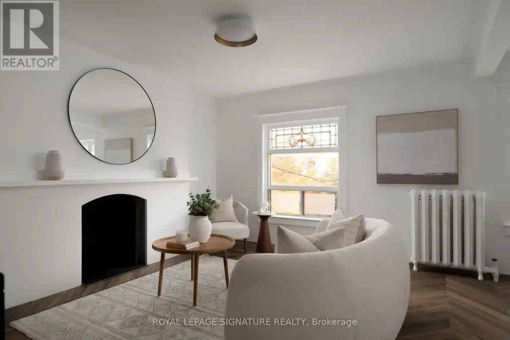1 Harvard Avenue, Toronto (Roncesvalles)
