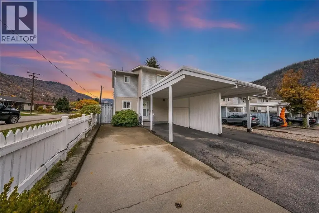 3398 Laurel Crescent, Trail