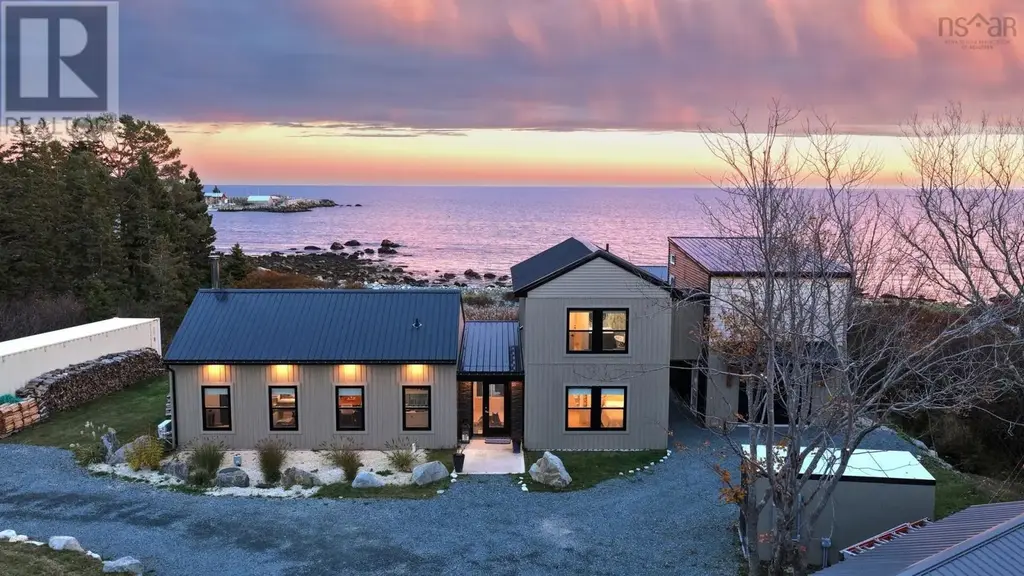 6827 Highway 3, Hunt's Point