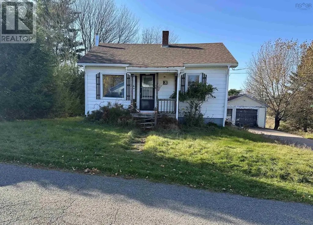 8 Beverly Avenue, Salmon River
