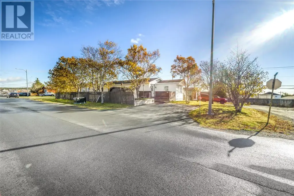 48 Maple Drive, Paradise