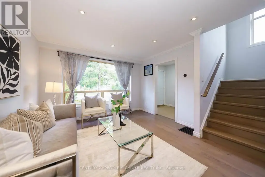 172 Hollyberry Trail, Toronto (Hillcrest Village)
