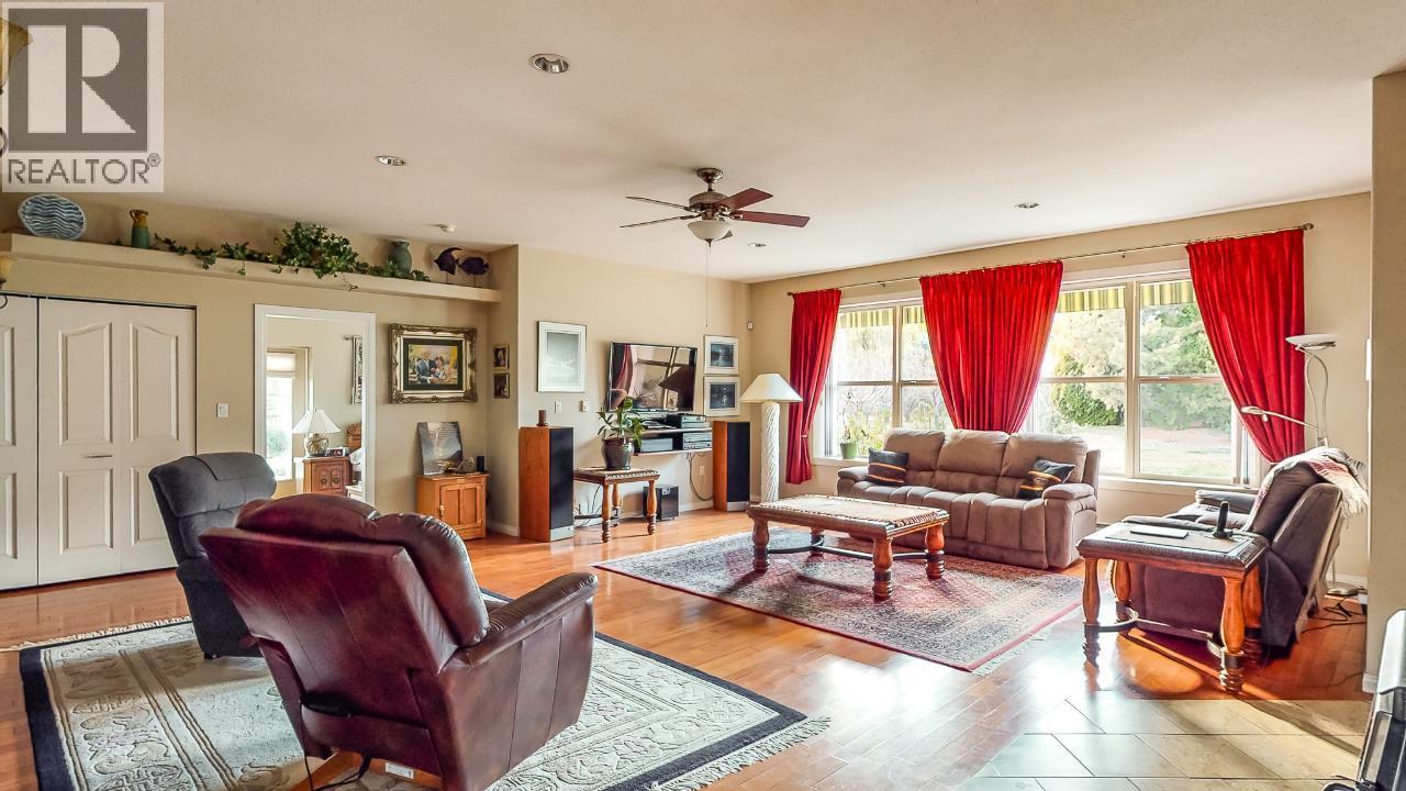 7231 Island Road. Oliver, British Columbia