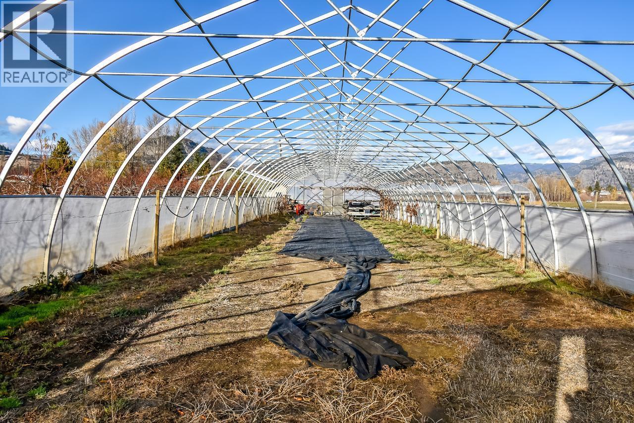 7231 Island Road. Oliver, British Columbia