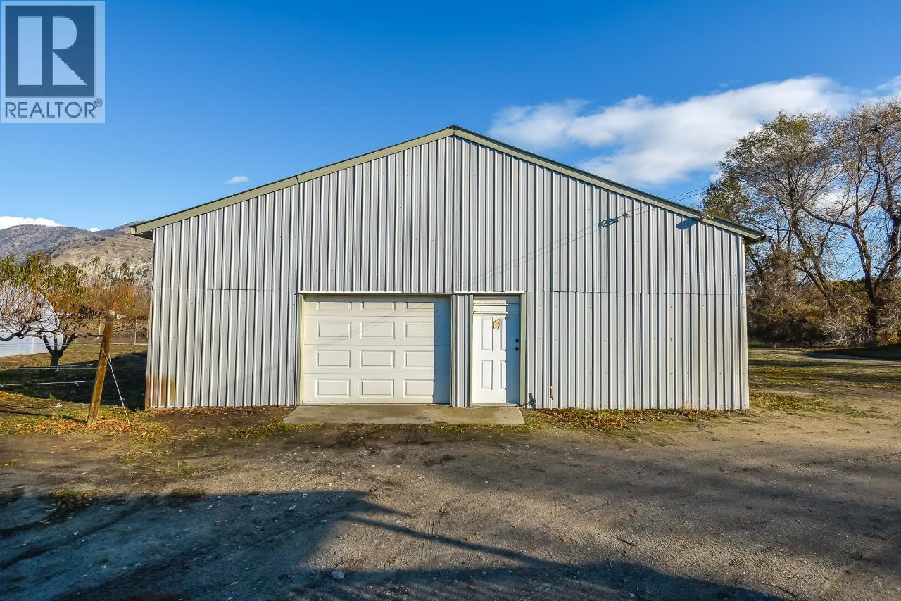 7231 Island Road. Oliver, British Columbia